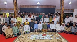 Ket Foto: Suasana khotmil Qur’an mingguan di Pendopo Agung Keraton Sumenep, diikuti oleh jajaran OPD, tokoh agama, dan masyarakat, sebagai wujud penguatan nilai religius dan kebersamaan.