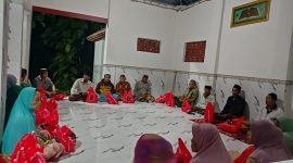 Suasana pembagian sembako kepada warga dhuafa di Kecamatan Dungkek oleh Detikzone.id berkolaborasi dengan PDI Perjuangan dalam rangka berbagi berkah Ramadan.