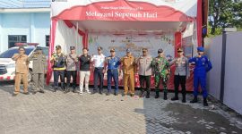 Keterangan Foto:
Petugas gabungan dari TNI, Polri, KSOP Kalianget, serta instansi terkait melakukan pengamanan dan pengawasan proses keberangkatan penumpang di Pelabuhan Kalianget, memastikan arus mudik jalur laut berjalan tertib, aman, dan lancar menjelang Lebaran 2026.