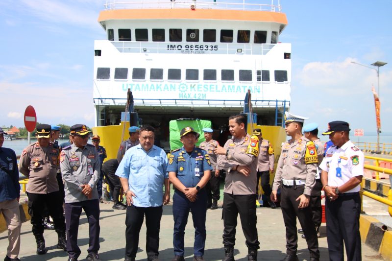 Kapolres Sumenep turun langsung memantau arus mudik laut di Pelabuhan Kalianget demi memastikan keamanan dan kenyamanan pemudik
