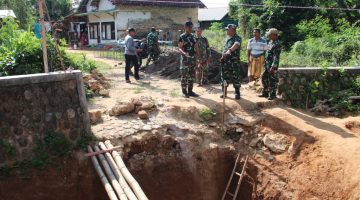 Dandim 0827/Sumenep Tinjau Progres Pembangunan Jembatan Gantung di Ambunten