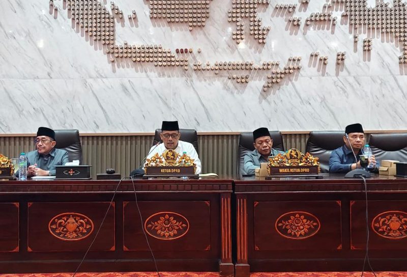 Suasana Rapat Paripurna DPRD Kabupaten Sumenep saat tujuh fraksi menyampaikan pandangan umum terhadap Nota Penjelasan Bupati atas tiga Raperda 2026, Rabu (15/04/2026).