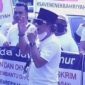 Pimpinan Redaksi Detikzone.id, Igusty Madani, saat memimpin demo akbar di Polda Jatim