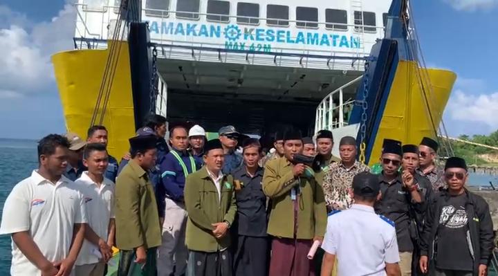 Sebanyak 591 santri menaiki KMP Munggiyang Hulalo dalam program arus balik gratis dari Kangean menuju Jangkar.