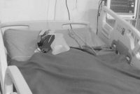 Ket foto: Pasien saat menjalani perawatan intensif di ruang ICU RSUD Sumenep