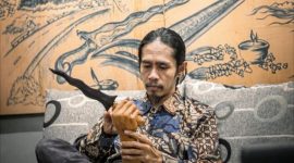 Fauzi As, penulis artikel “Aktivis Bajingan”, menekankan pentingnya aktivisme yang berpihak pada rakyat kecil.