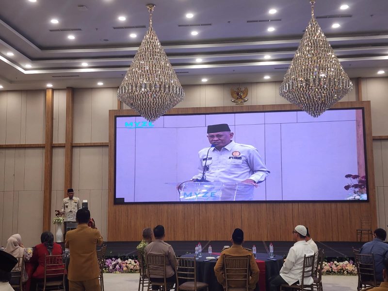 Ketua PKDI Kabupaten Sumenep, H. Ubaid Abdul Hayat, saat memberikan sambutan dalam Halal Bihalal Akbar di Ballroom Hotel Myze, Selasa (7/4/2026), mengajak seluruh kepala desa tetap optimis dan memperkuat kolaborasi di tengah efisiensi anggaran.