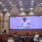 Ketua PKDI Kabupaten Sumenep, H. Ubaid Abdul Hayat, saat memberikan sambutan dalam Halal Bihalal Akbar di Ballroom Hotel Myze, Selasa (7/4/2026), mengajak seluruh kepala desa tetap optimis dan memperkuat kolaborasi di tengah efisiensi anggaran.