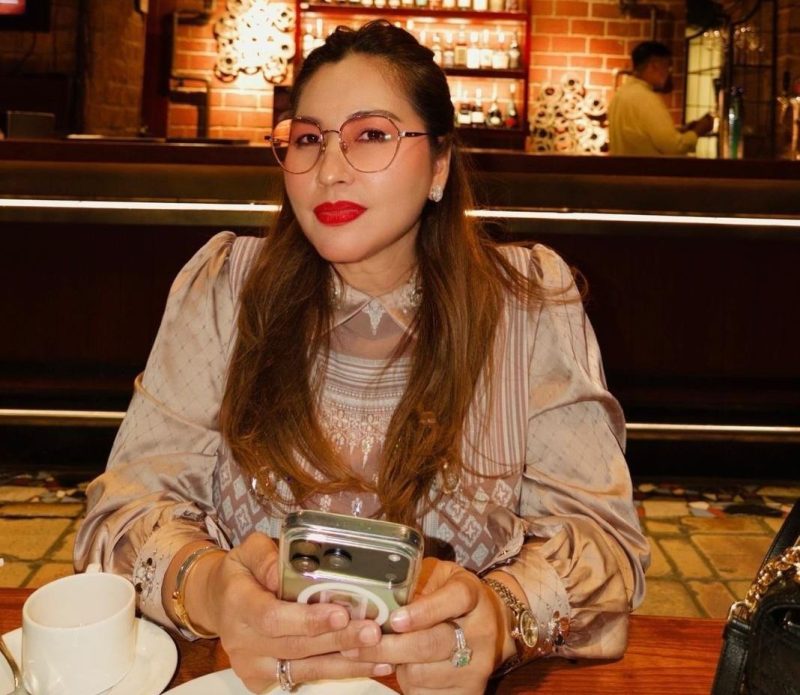 Yessy Praneda di momen ulang tahun ke-50, banjir ucapan dan karangan bunga, dikenal aktif menebar kepedulian sosial.