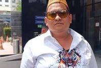 Haji Her usai menjalani pemeriksaan di Gedung KPK, Jakarta, Kamis (9/4/2026). Ia menegaskan tidak memiliki kaitan dengan tersangka kasus cukai.