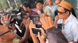 Ket foto:
Haji Her saat memberikan keterangan kepada awak media usai menjalani pemeriksaan di Gedung Merah Putih KPK, Jakarta, Kamis (9/4/2026). Ia menegaskan bersikap terbuka dan menjawab seluruh pertanyaan penyidik apa adanya.