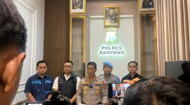 Ket foto: Kapolres Sampang AKBP Hartono bersama Kasat Narkoba Iptu Yuda Julianto saat merilis pengungkapan kasus jaringan narkoba lintas pulau dengan barang bukti sabu seberat 3 kilogram 