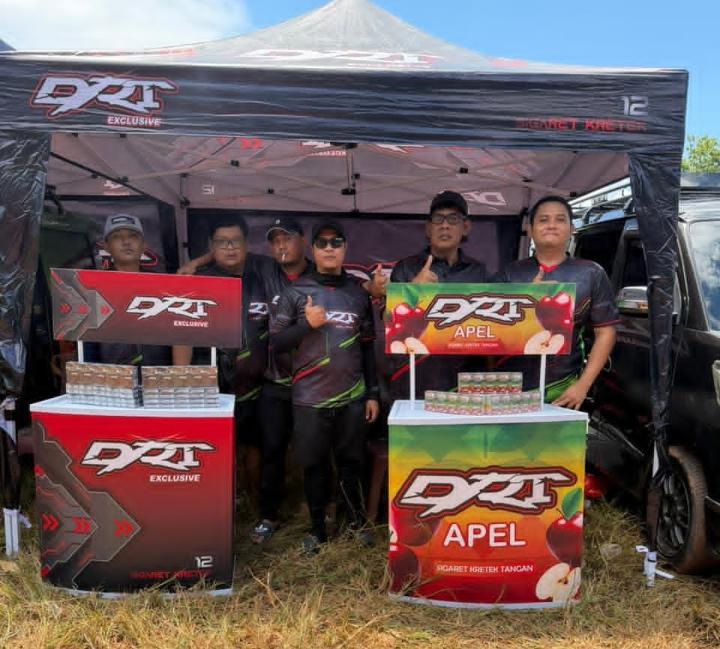 Peluncuran produk DRT Exclusive dan DRT Apel dalam rangkaian event Kerapan Sapi Poday di Sumenep, yang menjadi bagian dari penguatan industri rokok lokal Madura.