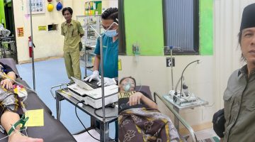 Tenaga kesehatan (Nakes) RSUD Sumenep sigap memberikan penanganan kepada pasien di Instalasi Gawat Darurat (IGD) dengan cepat, terukur, dan penuh kepedulian dalam menghadapi kondisi darurat.