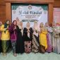 Ketua Dharma Wanita Persatuan Disperkimhub Sumenep, Sri Sumarni Dzulkarnain, bersama jajaran anggota saat menghadiri kegiatan Halal Bihalal yang dirangkai dengan peringatan Hari Kartini di Sumenep, sebagai wujud mempererat silaturahmi dan memperkuat peran perempuan dalam pembangunan daerah.