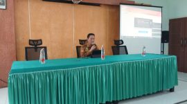 Dinas Kesehatan Probolinggo memberikan pembekalan kepada pelaku IRTP melalui Bimtek Keamanan Pangan guna menjamin produk pangan yang aman dikonsumsi.