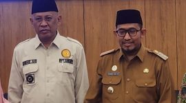 Foto:
Bupati Sumenep, Achmad Fauzi Wongsojudo (kanan)