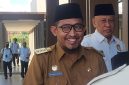 Ket Foto:
H. Ubaid Abdul Hayat saat mendampingi Bupati Sumenep dalam acara Halal Bihalal, sebagai wujud kebersamaan dan sinergi antara pemerintah daerah dan para kepala desa.