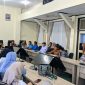 Hasan Basri, Sekretaris KNPI Pamekasan, memaparkan temuan lapangan program MBG, menyoroti banyaknya dapur tanpa IPAL dan mendesak pengawasan serta tindakan tegas dari pemerintah.