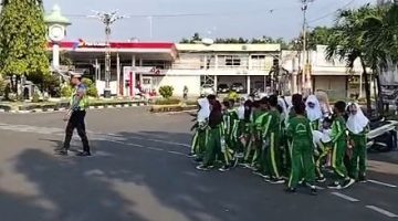 Pastikan Keselamatan Siswa, Personel Satlantas Polres Pemalang Siaga Pada Jalur Ramai Kendaraan