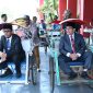 Ket foto: Bupati Sumenep Achmad Fauzi Wongsojudo bersama Wakil Bupati KH. Imam Hasyim menaiki becak dari Kantor Bupati menuju rumah dinas sebagai bentuk kampanye gerakan “Rabu Hemat Energi”.
