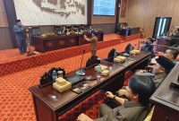 Rapat Paripurna DPRD Kabupaten Sumenep saat penyampaian Nota Penjelasan Bupati terhadap tiga Raperda Tahun 2026 di ruang sidang utama, Senin (13/04/2026).