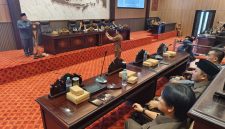 Rapat Paripurna DPRD Kabupaten Sumenep saat penyampaian Nota Penjelasan Bupati terhadap tiga Raperda Tahun 2026 di ruang sidang utama, Senin (13/04/2026).