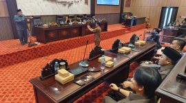 Rapat Paripurna DPRD Kabupaten Sumenep saat penyampaian Nota Penjelasan Bupati terhadap tiga Raperda Tahun 2026 di ruang sidang utama, Senin (13/04/2026).