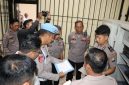 Keterangan Foto:
Wakapolres Sumenep bersama tim gabungan Itwasda, Bidpropam, dan Rolog Polda Jatim melakukan pemeriksaan senjata api dinas di halaman Mapolres Sumenep untuk memastikan kelayakan, kelengkapan administrasi, dan kepatuhan terhadap SOP.