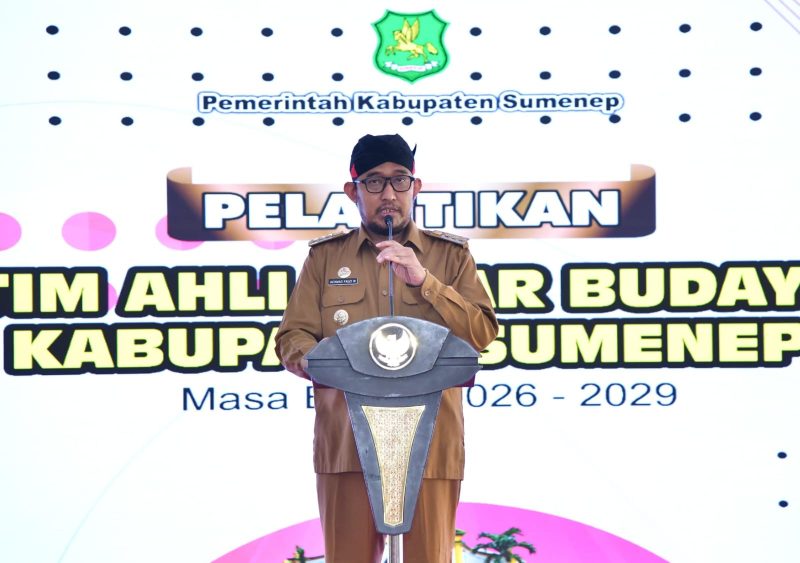 Bupati Sumenep Achmad Fauzi Wongsojudo saat menyampaikan komitmen pelestarian cagar budaya dalam pelantikan Tim Ahli Cagar Budaya (TACB) di Pendopo Agung Keraton Sumenep.
