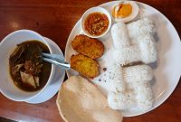 Rawon Iga Resto Lotus, sajian andalan dengan kuah kaya rempah dan daging empuk yang jadi favorit pecinta kuliner di Sumenep