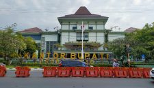 Gedung Sekretariat Daerah (Setda) Kabupaten Probolinggo yang tengah dilakukan perbaikan dan pemolesan ulang menggunakan anggaran hampir Rp1 miliar dari Pemerintah Kabupaten Probolinggo sebagai upaya peningkatan fasilitas pelayanan dan tata kelola pemerintahan.