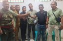 Keterangan Foto:
Suasana klarifikasi resmi di ruang pertemuan GOR A. Yani Sumenep antara pihak Askab PSSI Sumenep, PSBA Arjasa, dan PERRSU Sumbernangka terkait polemik Turnamen Askuri Hamsani Cup 2026 yang diduga tidak sesuai izin.