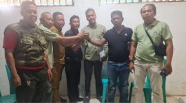 Keterangan Foto:
Suasana klarifikasi resmi di ruang pertemuan GOR A. Yani Sumenep antara pihak Askab PSSI Sumenep, PSBA Arjasa, dan PERRSU Sumbernangka terkait polemik Turnamen Askuri Hamsani Cup 2026 yang diduga tidak sesuai izin.