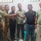Keterangan Foto:
Suasana klarifikasi resmi di ruang pertemuan GOR A. Yani Sumenep antara pihak Askab PSSI Sumenep, PSBA Arjasa, dan PERRSU Sumbernangka terkait polemik Turnamen Askuri Hamsani Cup 2026 yang diduga tidak sesuai izin.