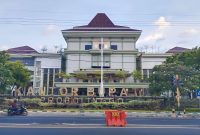 Kantor Bupati Probolinggo yang menjadi objek proyek pemeliharaan senilai Rp 400 juta, menuai sorotan publik terkait penunjukan kontraktor luar daerah melalui metode Pengadaan Langsung.