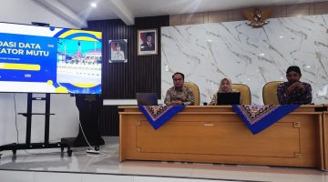 Keterangan foto:
Kegiatan Pelatihan Validasi Data di RSUD dr. H. Moh. Anwar Sumenep berlangsung serius, diikuti validator mutu unit dalam rangka memperkuat standar mutu pelayanan kesehatan.