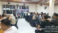 Keterangan Foto:
Suasana Rapat Kerja (Raker) DPD PKDI Jawa Timur di Karang Taliwang, Kecamatan Cakranegara, Kota Mataram, Lombok, NTB, yang dihadiri jajaran pengurus dan anggota PKDI se-Jawa Timur, termasuk PKDI Kabupaten Sumenep, dalam rangka pembahasan strategis menjelang Pilkades serentak 2026–2027 pasca terbitnya PP 16 Tahun 2026.