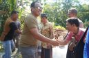 Letkol Eko meninjau langsung proses bedah rumah milik seorang lansia di Kecamatan Alian. Program kemanusiaan tersebut dilakukan sebagai bentuk kepedulian terhadap warga kurang mampu yang tinggal di rumah nyaris roboh.