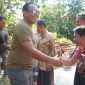 Letkol Eko meninjau langsung proses bedah rumah milik seorang lansia di Kecamatan Alian. Program kemanusiaan tersebut dilakukan sebagai bentuk kepedulian terhadap warga kurang mampu yang tinggal di rumah nyaris roboh.