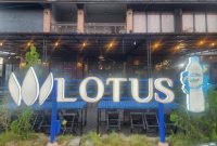 Tampak depan Resto Lotus Sumenep yang kini menjadi salah satu destinasi kuliner favorit masyarakat dan tempat berkumpul berbagai komunitas.