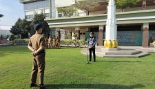 Suasana apel pagi di lingkungan Kantor Bupati Probolinggo tampak khidmat dan penuh semangat. Para ASN mengikuti arahan Kepala Bagian PBJ Setda Kabupaten Probolinggo, Moh. Abdi Utoyo, yang menekankan pentingnya transparansi, digitalisasi, dan kepatuhan dalam pengadaan barang dan jasa guna mewujudkan tata kelola pemerintahan yang bersih dan akuntabel.