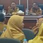 Sekretaris Daerah Kabupaten Probolinggo, H. Ugas Irwanto, saat memimpin rapat koordinasi Tim Simpul KPBU di Ruang Argopuro Kantor Bupati Probolinggo, Selasa (12/5/2026), menegaskan langkah strategis Pemkab dalam menjajaki skema creative financing melalui KPBU untuk mendukung keberlanjutan pembangunan infrastruktur di tengah kebijakan efisiensi anggaran daerah.