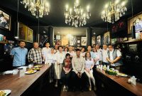 Ket foto: Sesi foto bersama usai kegiatan diskusi, menggambarkan kebersamaan dan komitmen dalam mendukung serta mengawal dampak program di akar rumput.