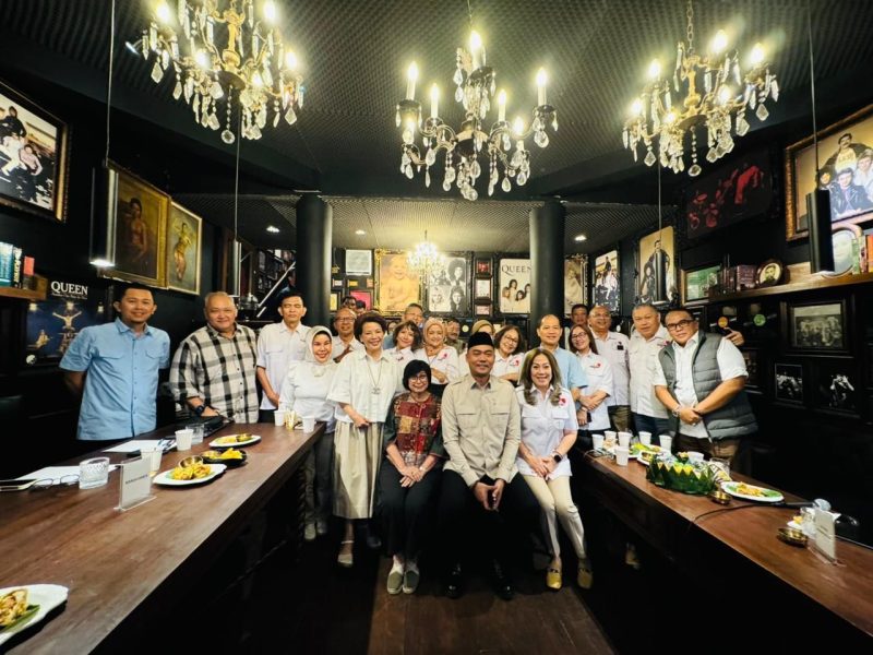 Ket foto: Sesi foto bersama usai kegiatan diskusi, menggambarkan kebersamaan dan komitmen dalam mendukung serta mengawal dampak program di akar rumput.