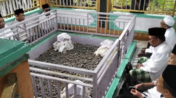 Turba Perdana ke Bawean Gresik, PWNU Jatim Ziarah Jujuk Tampo dan Dorong Wisata Religi