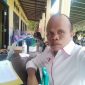 Afif, Ketua Kader Desa Siaga TBC Desa Grujugan, saat mendampingi pelaksanaan Skrining Sistematis TBC (SSTB) yang diikuti sekitar 100 warga di Balai Desa Grujugan, Kecamatan Gapura, Sumenep.