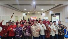 Foto bersama usai Rapat Koordinasi Persiapan Penerangan dan Penyuluhan Hukum bagi Kepala Desa di Kabupaten Sumenep.