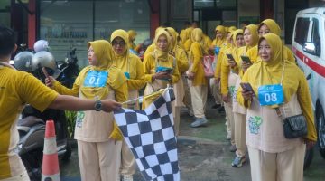 Tenaga kesehatan Puskesmas Pandian Sumenep mengikuti CKG dan KESJAOR berbasis SIPGAR dengan penuh antusias.