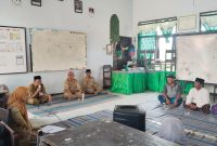 Semangat gotong royong tampak mewarnai rapat persiapan pengajian umum dan pelepasan siswa SDN Panaongan III Kabupaten Sumenep yang diikuti dewan guru, wali murid, dan panitia kegiatan.